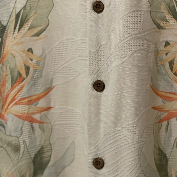 Tommy Bahama 🏝️100% Silk Island 🦜 Shirt - Picture 7 of 13